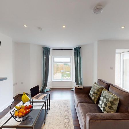 Stylish Apartment W/ Private Garden - Dog Friendly Newport  Exterior photo